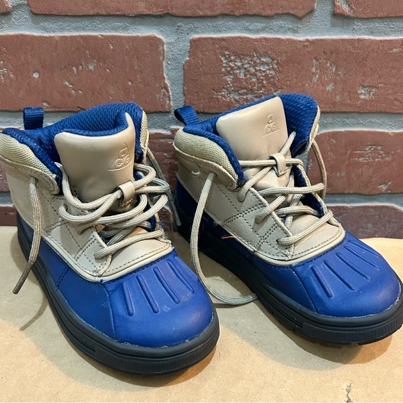 Nike little boys (toddler) duck style boots size US 10C (child) like new! - Picture 2 of 7